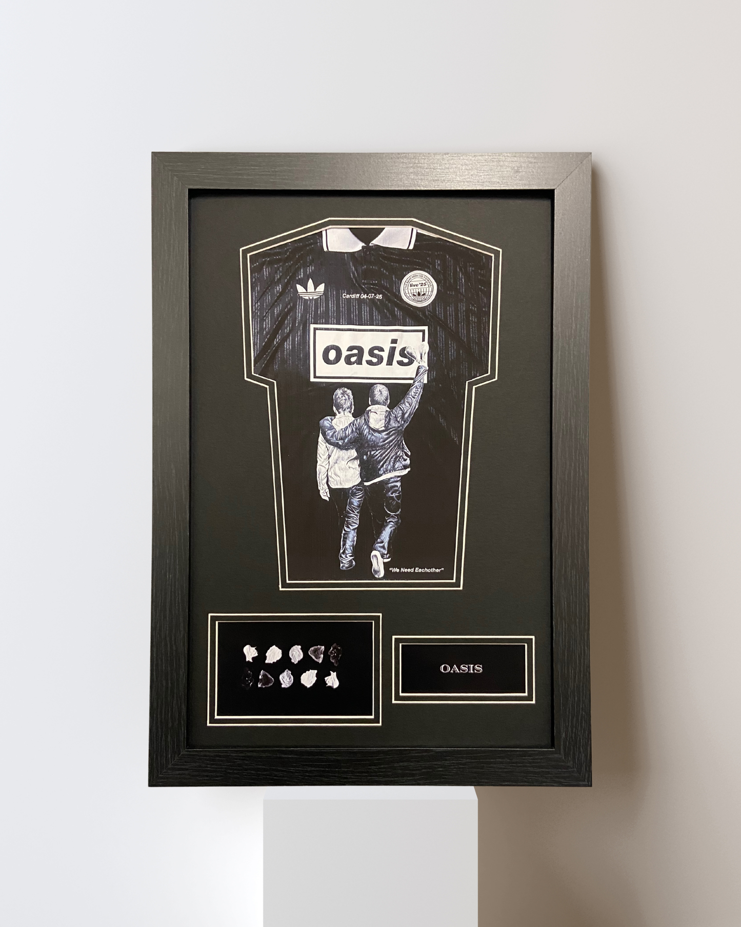 Oasis Mini shirt Display